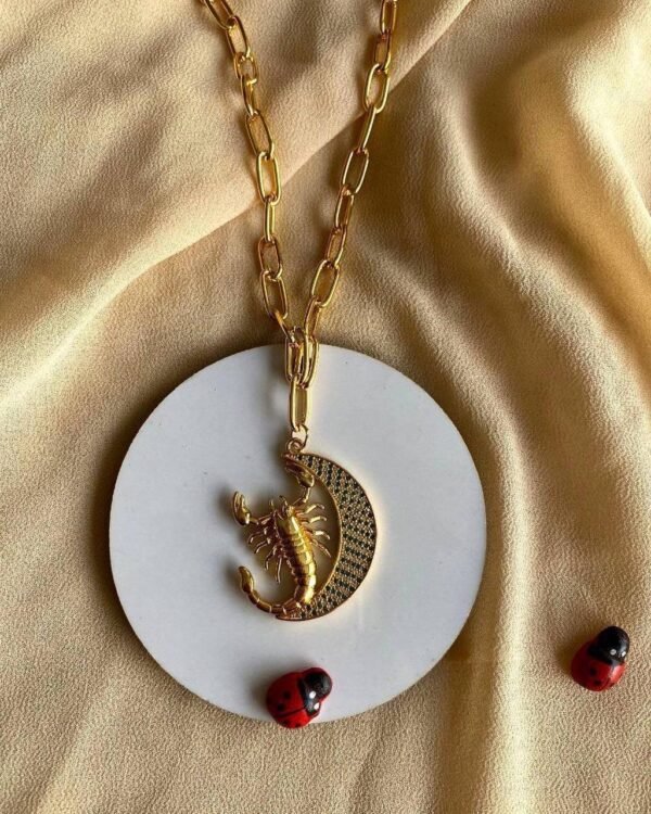 قلاده العقرب