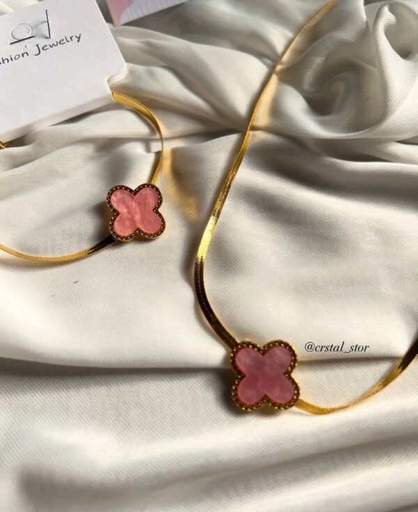 ڤان كليڤ سيت ثنـائي قلاده وسوار وردي