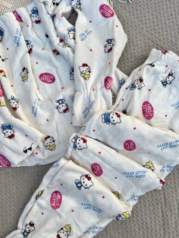 img_8380-2 تراك فرو هيلو كيتي