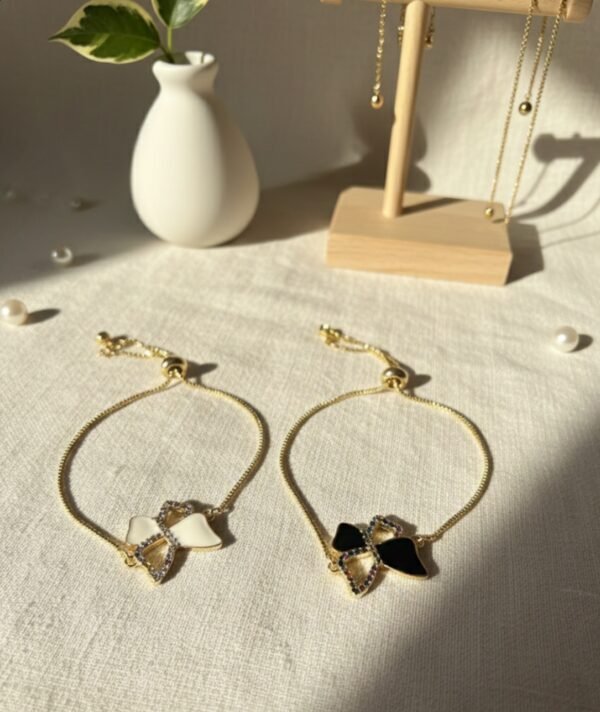 سوار فراشة ابيض