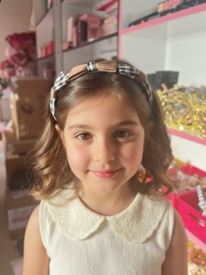 طاك شعر فيونكات بني